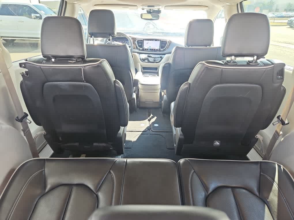 Used 2023 Chrysler Pacifica Limited FWD image 9