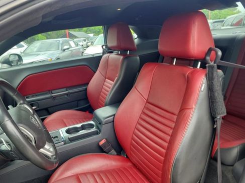 Used 2014 Dodge Challenger SXT RWD image 12