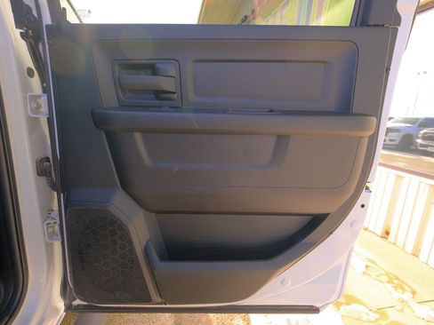 Used 2024 RAM 2500 Tradesman w/ Chrome Appearance Group image 17