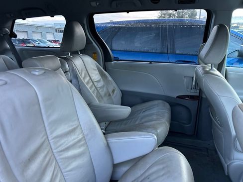 Used 2014 Toyota Sienna XLE FWD image 11