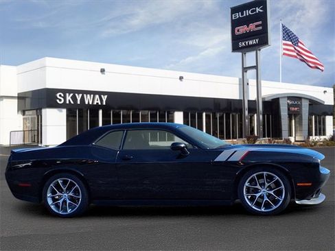 Used 2022 Dodge Challenger GT image 4