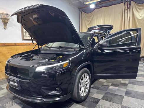 Used 2019 Jeep Cherokee Latitude w/ Popular Appearance Group image 11