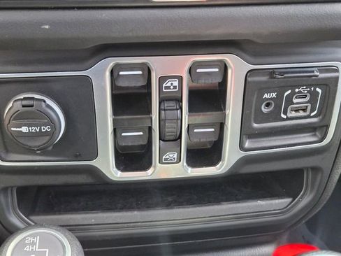 Used 2025 Jeep Wrangler Unlimited Sahara AWD/4WD image 28