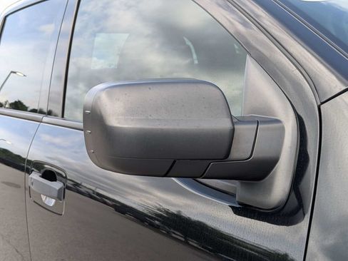 Used 2022 Nissan Titan SV w/ SV Convenience Package RWD image 11