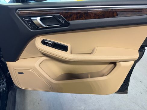 Certified 2026 Porsche Macan AWD/4WD image 24