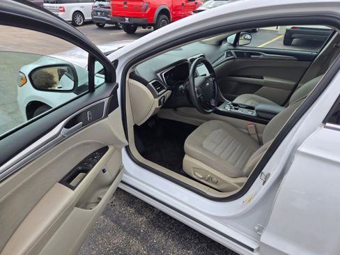 Used 2019 Ford Fusion SE image 5