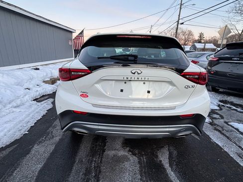 Used 2018 INFINITI QX30 Premium w/ Navigation Package image 4