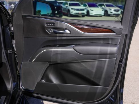 Used 2022 Cadillac Escalade Premium Luxury image 31