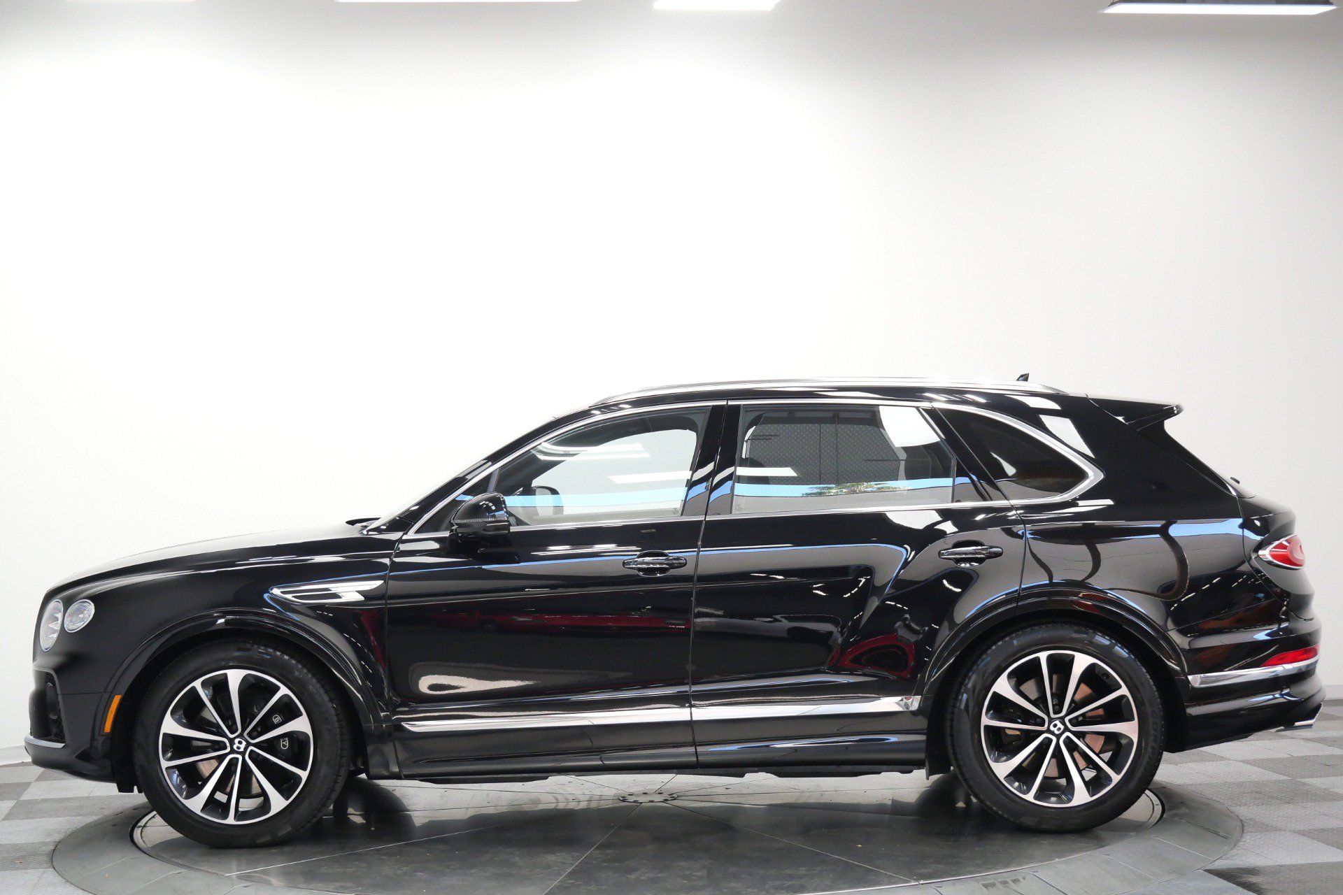 Used 2023 Bentley Bentayga AWD/4WD image 6