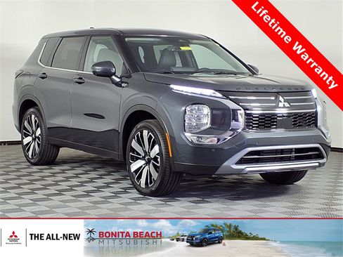 New 2025 Mitsubishi Outlander SE image 1