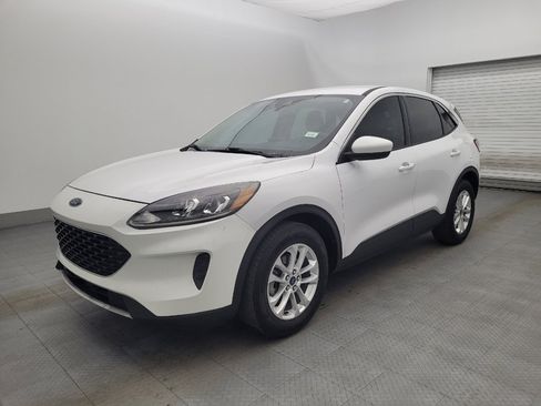 Used 2020 Ford Escape SE image 2