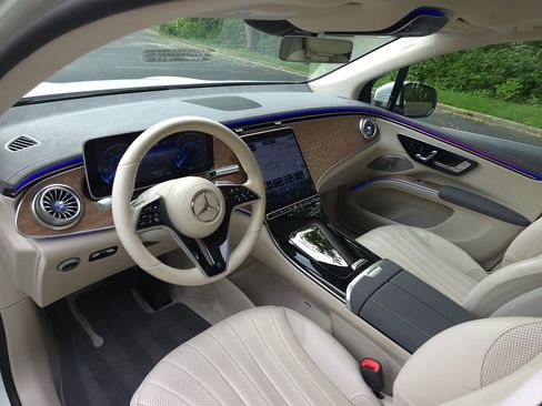 Used 2023 Mercedes-Benz EQS 450+ SUV image 2