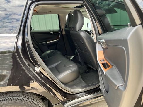 Used 2016 Volvo XC60 T5 Premier w/ Proximity Package FWD image 14