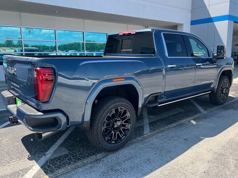 New 2026 GMC Sierra 2500 Denali Ultimate w/ LPO, Black Badging Package AWD/4WD image 4