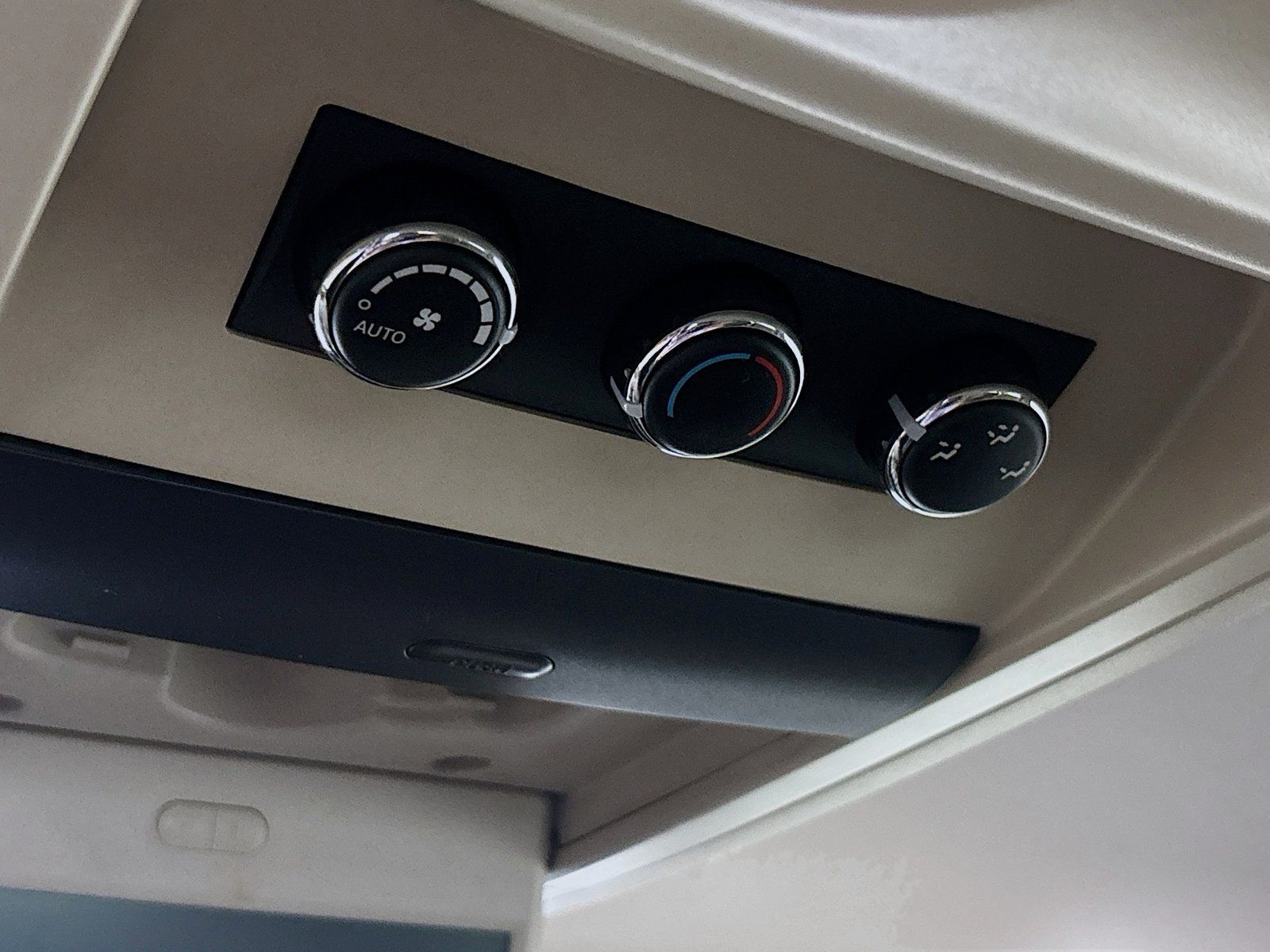Used 2012 Chrysler Town & Country Touring w/ Entertainment Group #1 FWD image 24