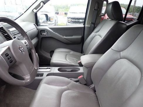 Used 2012 Nissan Frontier SL w/ Moonroof Pkg AWD/4WD image 11