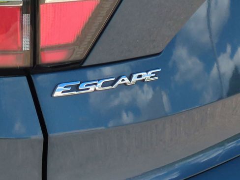 Used 2018 Ford Escape SE w/ SE Sync 3 Package FWD image 13