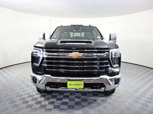Used 2025 Chevrolet Silverado 3500 LTZ w/ LTZ Convenience Package AWD/4WD image 11