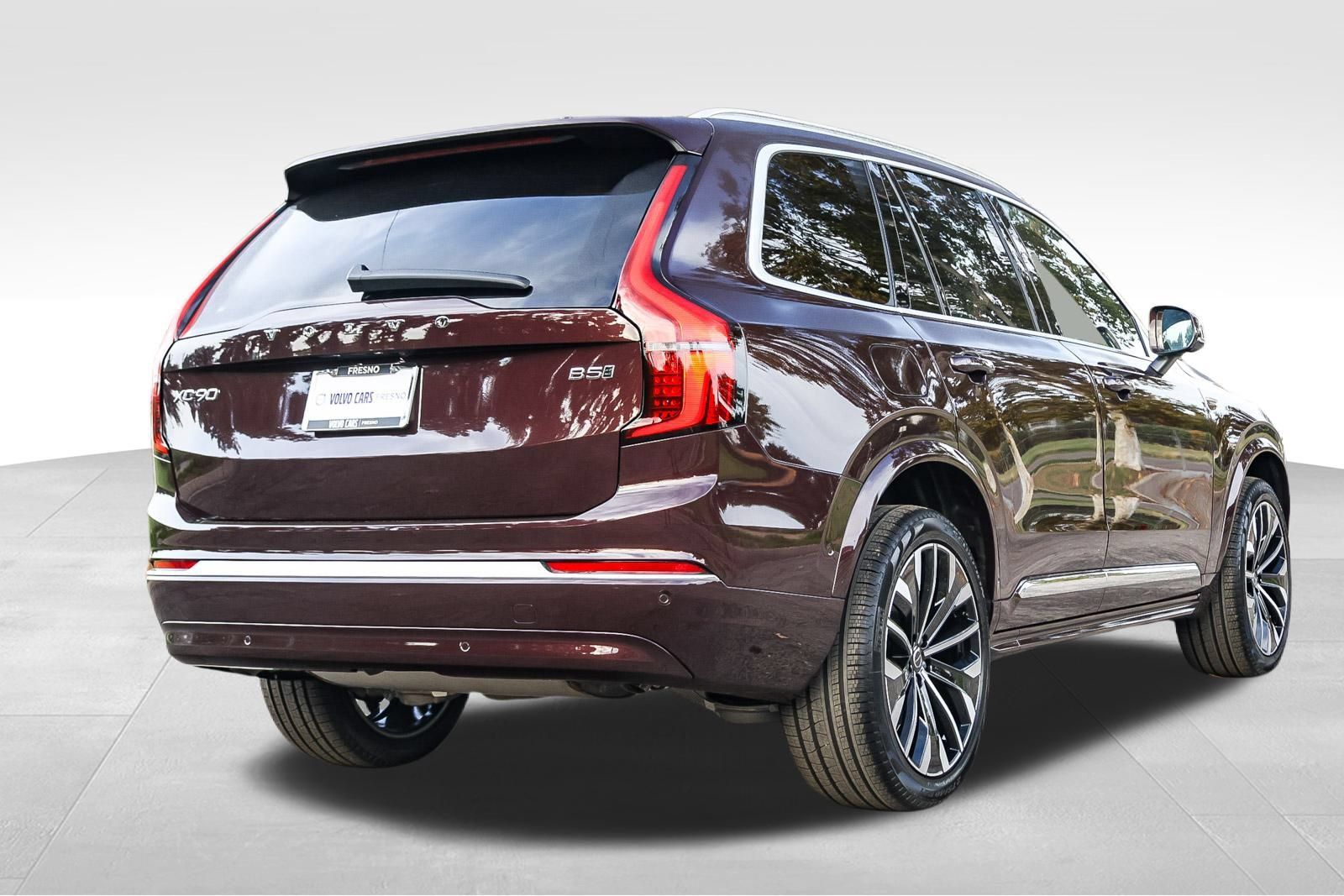 Used 2026 Volvo XC90 B5 Plus w/ Protection Package AWD/4WD image 5