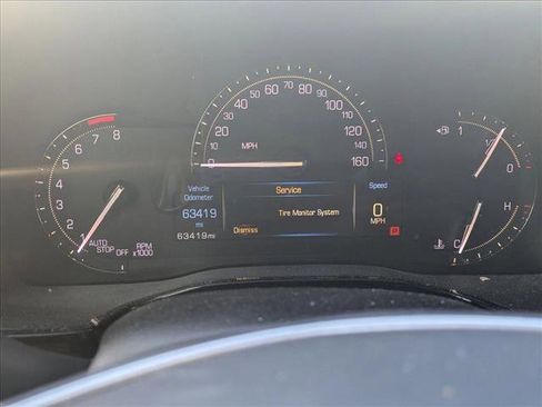 Used 2018 Cadillac XT5 Luxury w/ Driver Awareness Package image 11