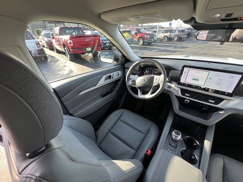 New 2026 Ford Explorer Active w/ Active Comfort Package image 14