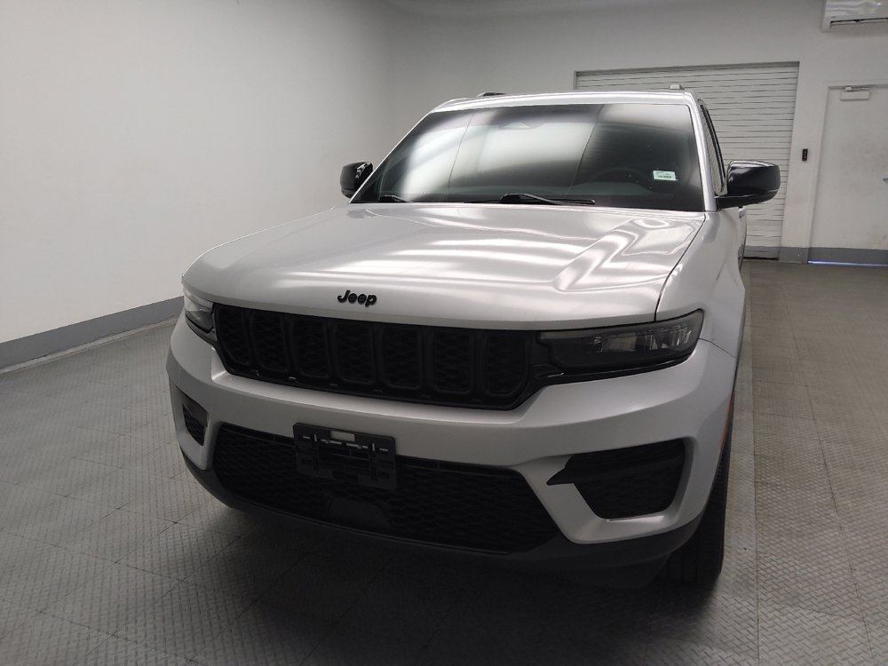 Used 2023 Jeep Grand Cherokee Altitude AWD/4WD image 15