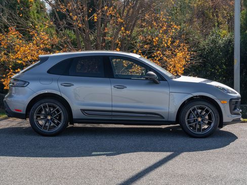 Certified 2025 Porsche Macan Turbo image 8