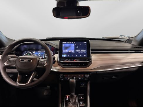 Used 2025 Jeep Compass Limited image 20