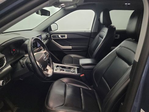Used 2021 Ford Explorer XLT w/ Equipment Group 202A AWD/4WD image 17