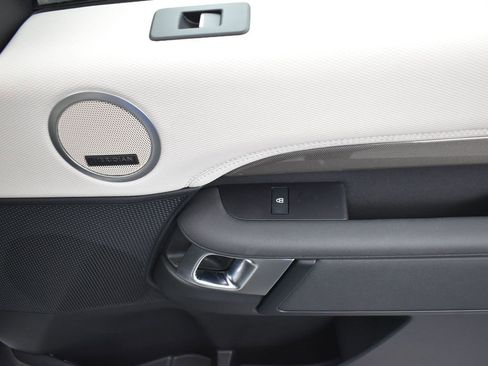 Used 2023 Land Rover Discovery HSE R-Dynamic image 23