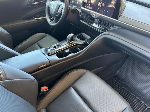 Used 2025 Toyota Crown XLE w/ Carpet Mat Package (TMS) image 17