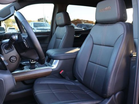 Used 2025 Chevrolet Silverado 1500 High Country w/ Midnight Edition image 17