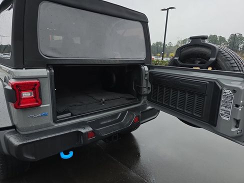 Used 2023 Jeep Wrangler Unlimited Sahara image 17