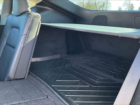 Used 2023 Tesla Model Y Long Range image 38
