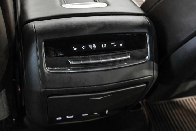 Used 2022 Cadillac Escalade Premium Luxury Platinum AWD/4WD image 38