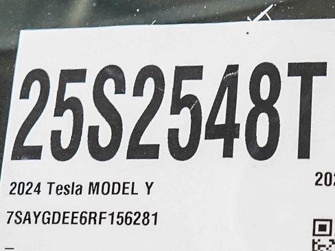 Used 2024 Tesla Model Y Long Range AWD/4WD image 30