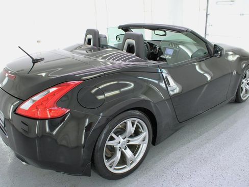 Used 2010 Nissan 370Z Touring w/ Sport Pkg RWD image 10