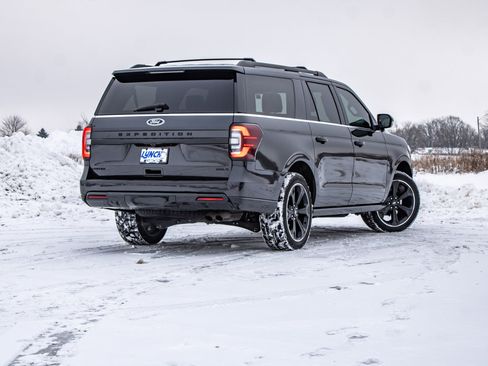 Used 2022 Ford Expedition Max Limited image 17