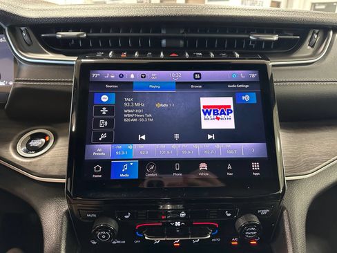 Used 2024 Jeep Grand Cherokee Limited RWD image 29