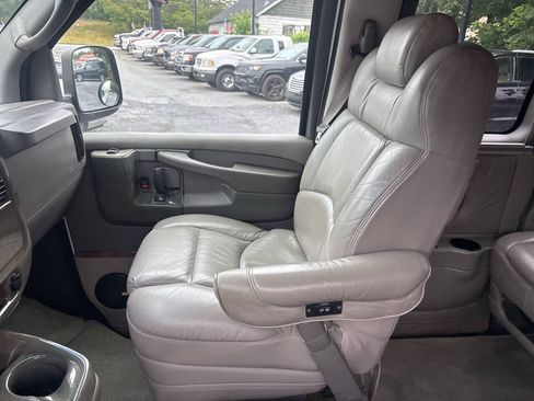 Used 2004 Chevrolet Express 1500 RWD image 14