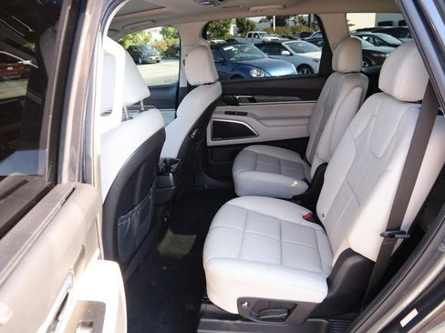 Used 2022 Kia Telluride EX w/ EX Premium Package FWD image 11