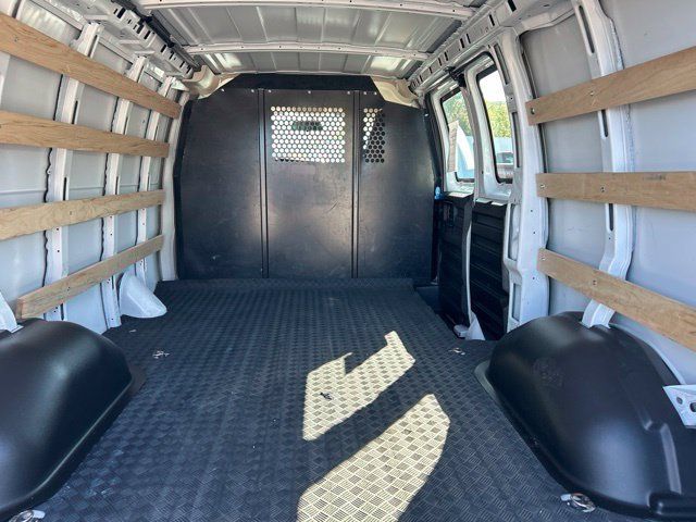 Used 2025 Chevrolet Express 2500 w/ Driver Convenience Package RWD image 16