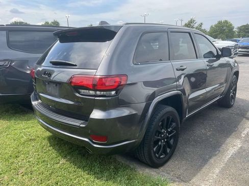 Used 2021 Jeep Grand Cherokee Laredo X AWD/4WD image 2