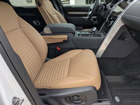 Used 2025 Land Rover Discovery Dynamic SE AWD/4WD image 31