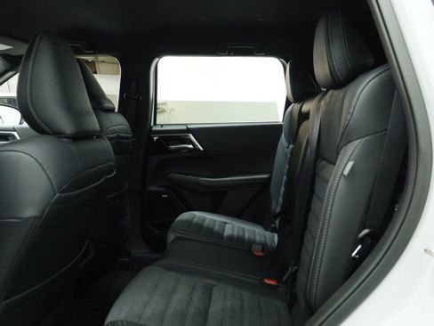 New 2026 Mitsubishi Outlander LE FWD image 23