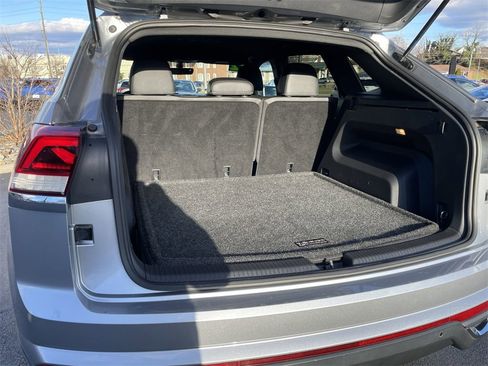 Used 2022 Volkswagen Atlas Cross Sport SE image 37