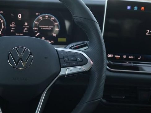 New 2026 Volkswagen Tiguan SE R-Line AWD/4WD image 9