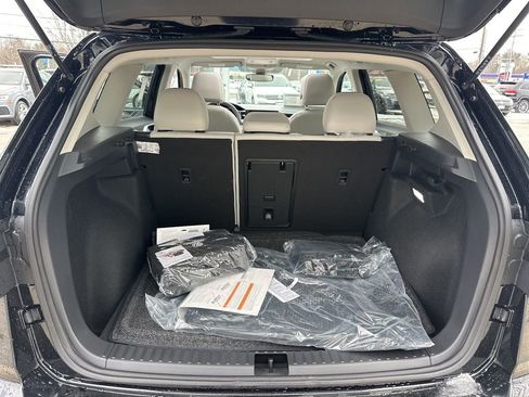 New 2026 Volkswagen Taos SE image 24