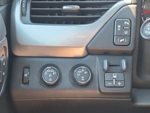 Used 2015 Chevrolet Tahoe LTZ AWD/4WD image 21
