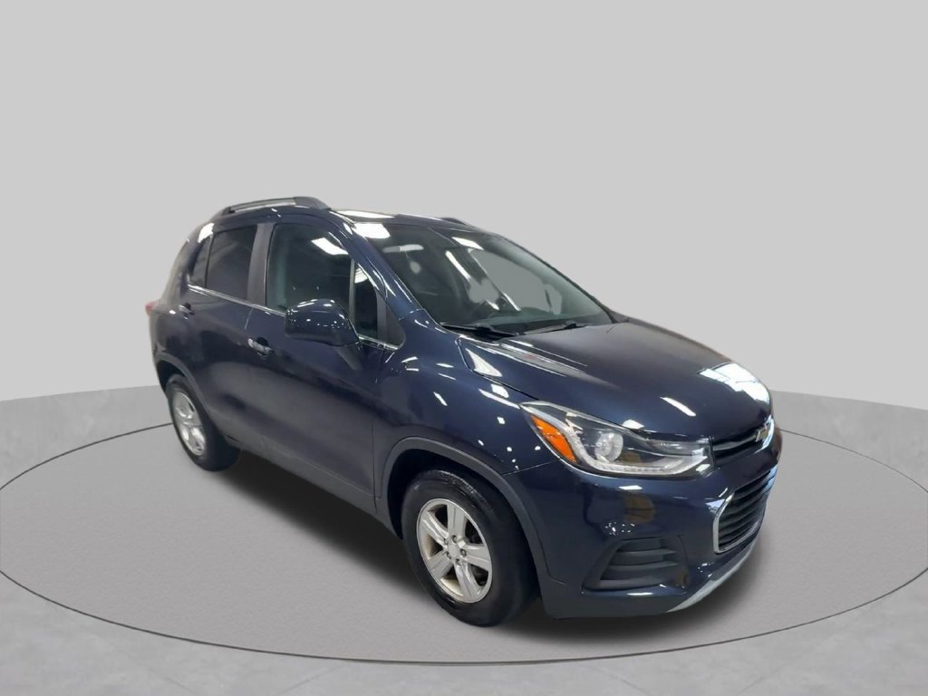 Used 2018 Chevrolet Trax LT w/ Sun & Sound Package FWD image 2
